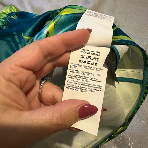 Versace Tropical Print Mini Skirt - Size 44 (US size 10) - Picture 13 of 16